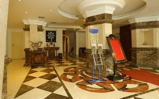 OYO 9954 Emarald Hotel