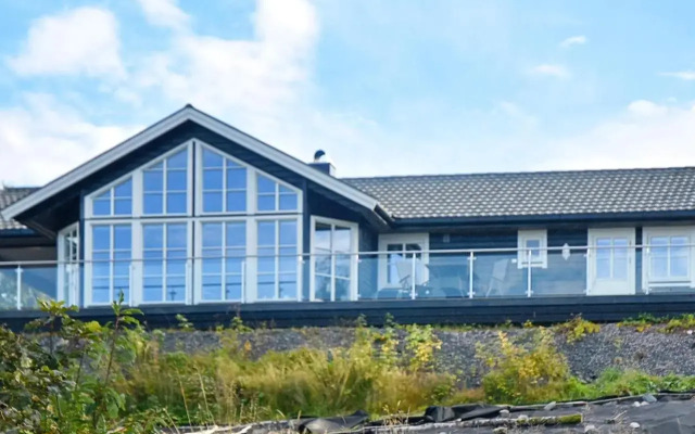 8 Person Holiday Home in Torvikbukt