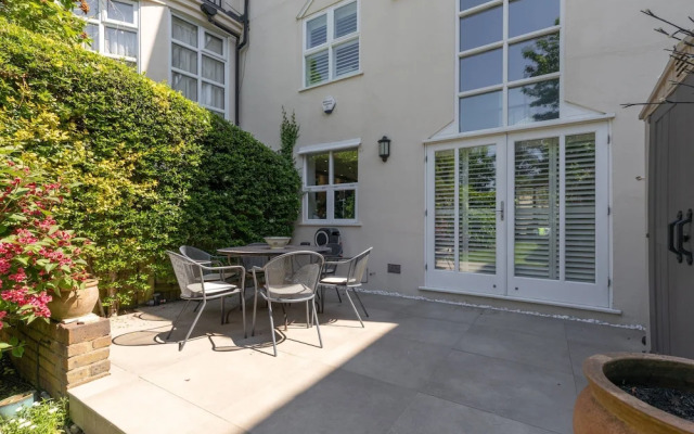 West Heath Road by Onefinestay