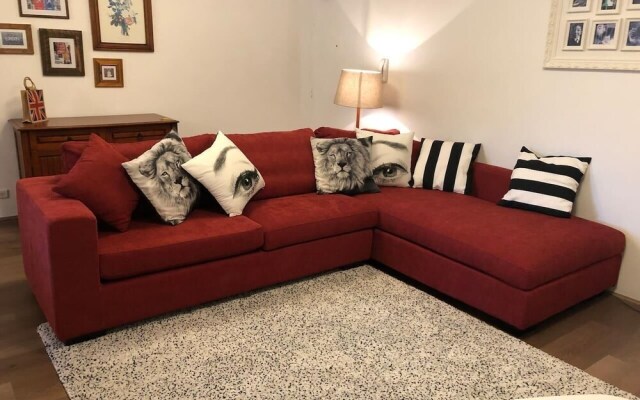 Two Bedroom Apt Close To Chatswood With Parking