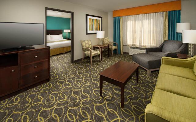 Holiday Inn Express & Suites DFW - Grapevine by IHG