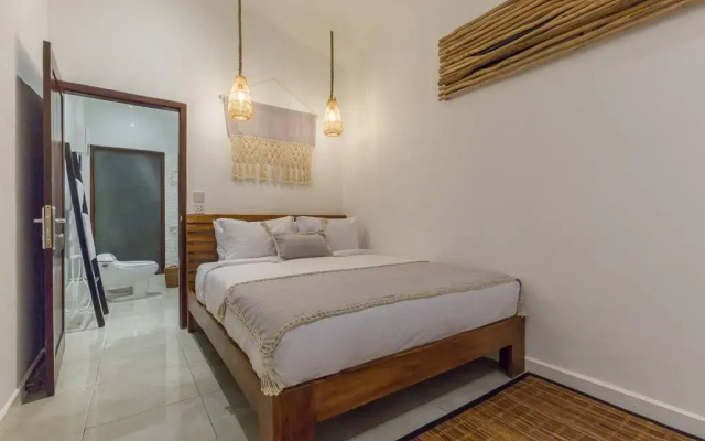 Oberoi new 4 bedr villa 5min walk from eat street&Beach