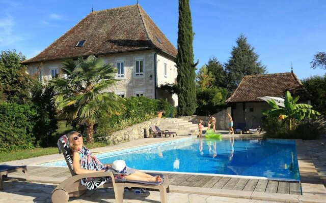 Mansion with 4 Bedrooms in Les Avenieres Veyrins Thuellin, with Wonderful Mountain View, Private Pool, Enclosed Garden