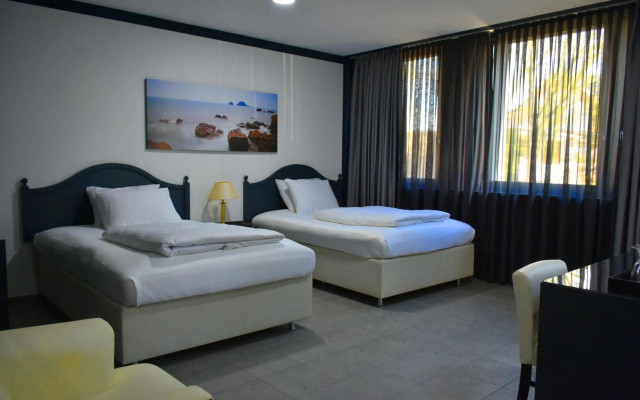 Tibet Hotel am Airport