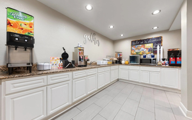 Super 8 by Wyndham New Orleans