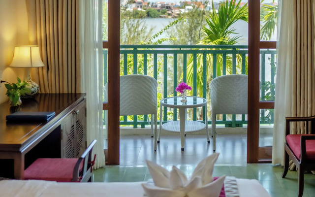 Lantana Riverside Hoi An Hotel