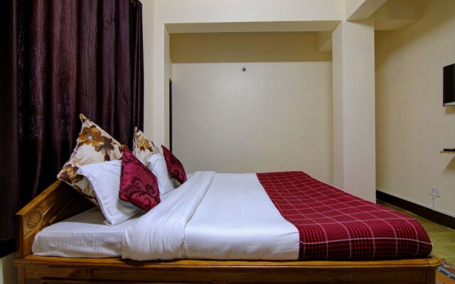 OYO 13844 AKD Hotel