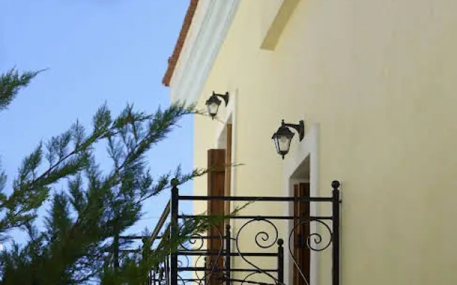 Petronikolis Traditional House