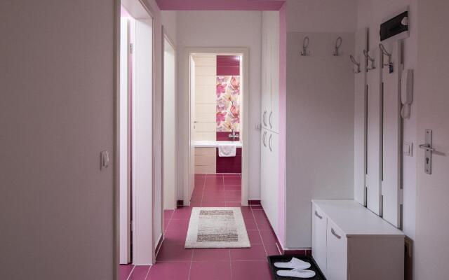 Brasov Holiday Apartments - Magenta