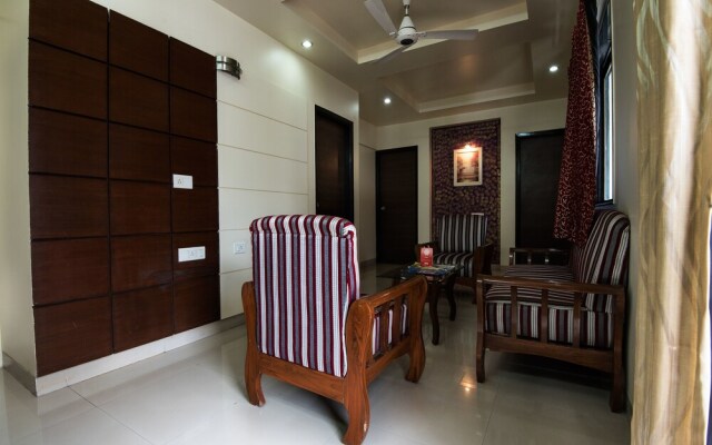 OYO 9949 Hotel Silvver Crest