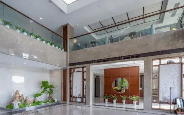 Binhai Station Hotel