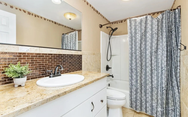 Hidden Valley Retreat Quiet Escape w/ Mtn Views!