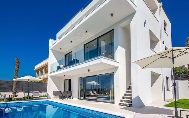 House Luxus Villa Arly