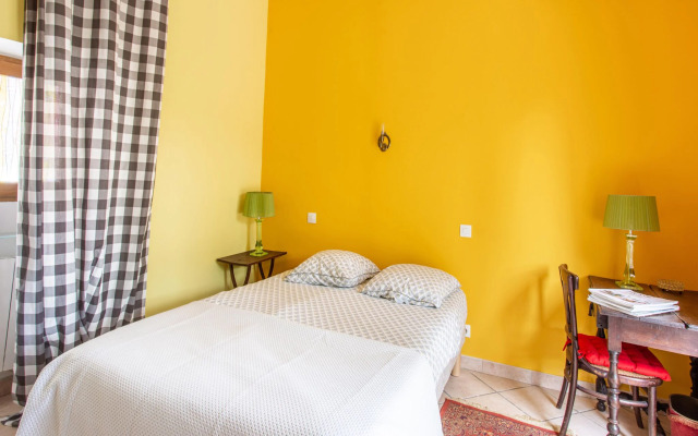 Tranquil holiday home in Cébazan with private pool