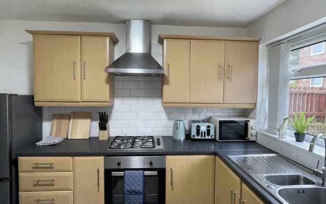 Convenient 3 bd House Salford 7 Guests