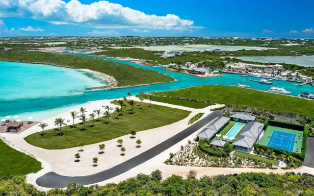 Oceanfront Luxury Villa Infinity Plunge Pools