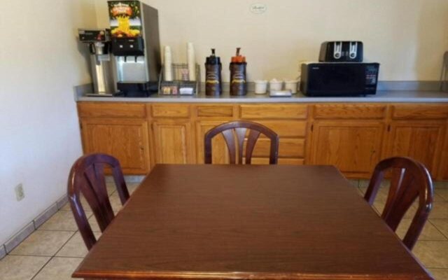 Knights Inn Franklin, PA