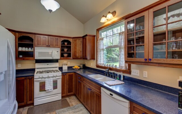 Volcano Dancing Ferns Main House home