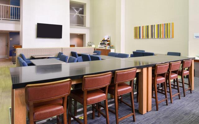 Holiday Inn Express Palm-Desert by IHG