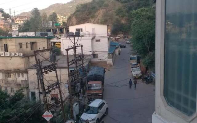 Goroomgo Marina Hills Resort Solan