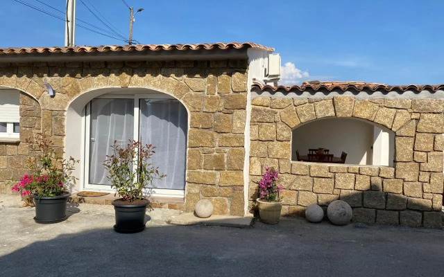 Petite maison en pierre