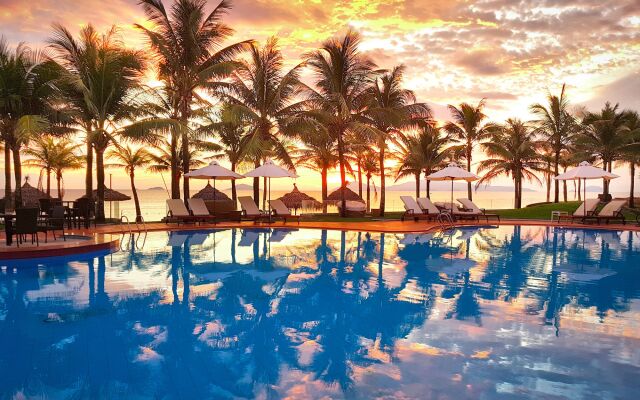 Tropical  Beach Hoi An Resort