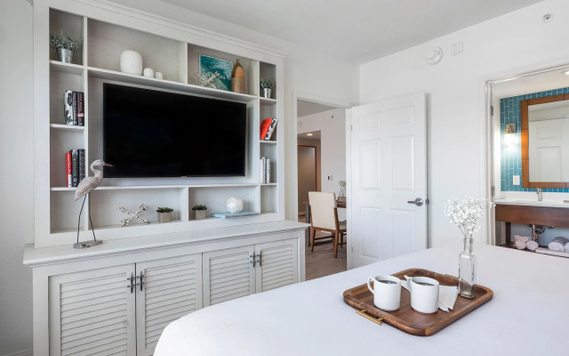 Compass Hotel by Margaritaville Anna Maria Sound