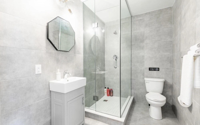 Modern Rustic 1BR Boutique Apt Within DT Hamilton