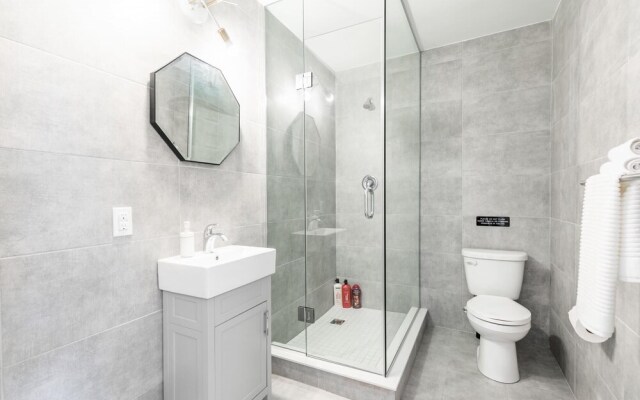 1BR Boutique Apt - Within DT Hamilton