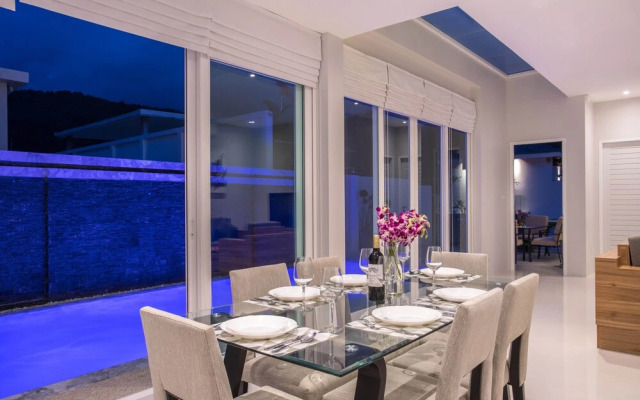Elegant Designer 4BR Pool Villa Skylight