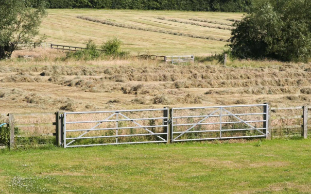 Manor Farm-MK