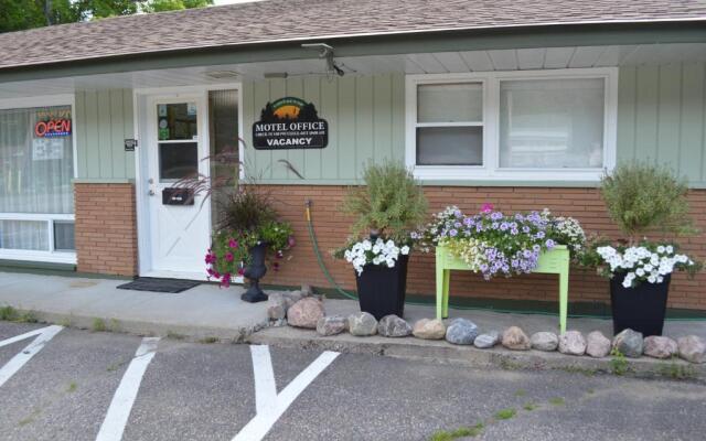 Pinewood Inn Canada