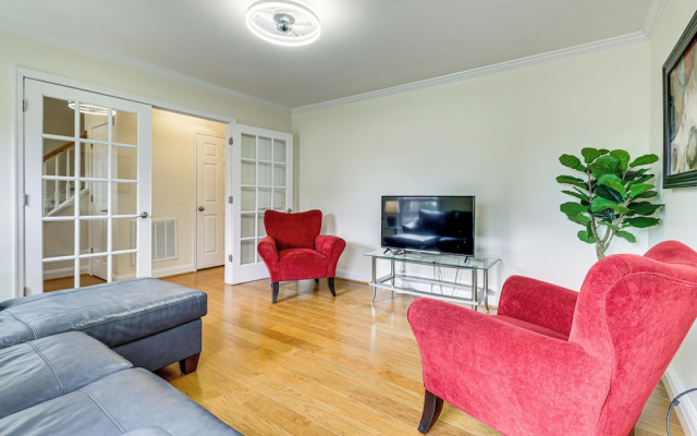 Walk to Dtwn & Campus! Spacious Hampton Home
