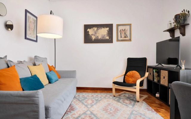 ! Luminous 2BR Top Floor ! Praça da República