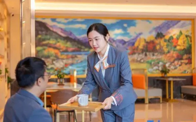 Vienna Hotel (Zhangzhou Jinfeng Industrial Park Business Center)