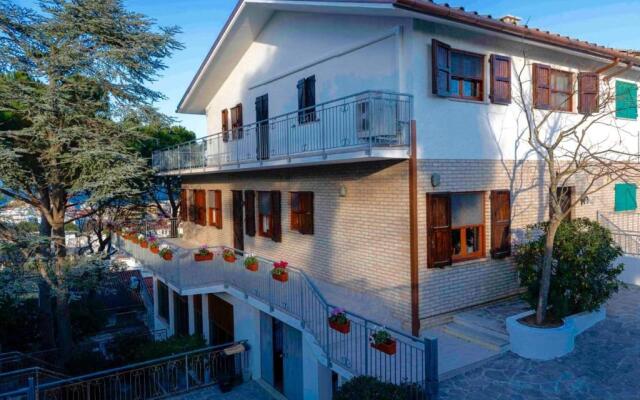 M262 - Marcelli, quadrilocale ristrutturato con terrazzo vista mare 1p