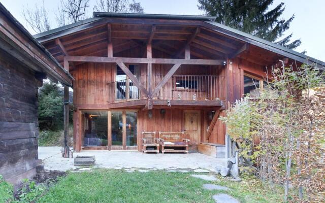 Chalet of the 5 Chardons Ski-In Ski-Out