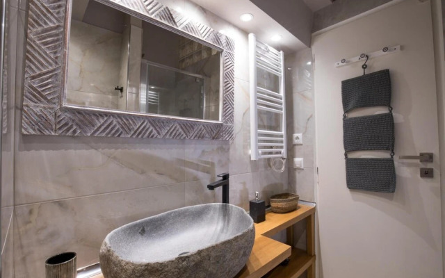 Rastoni Athens Suites nearAcropolis at Tsatsou Street