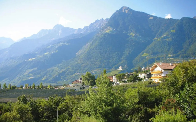 Apartment in Dorf Tirol Near Spronser Lakes