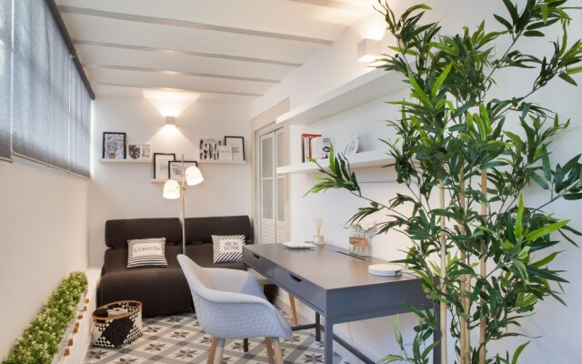 Great Location Close to the Metro