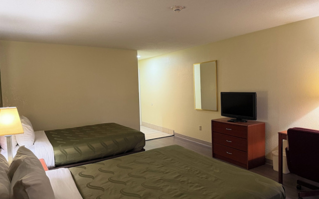 Lafayette Inn & Suites
