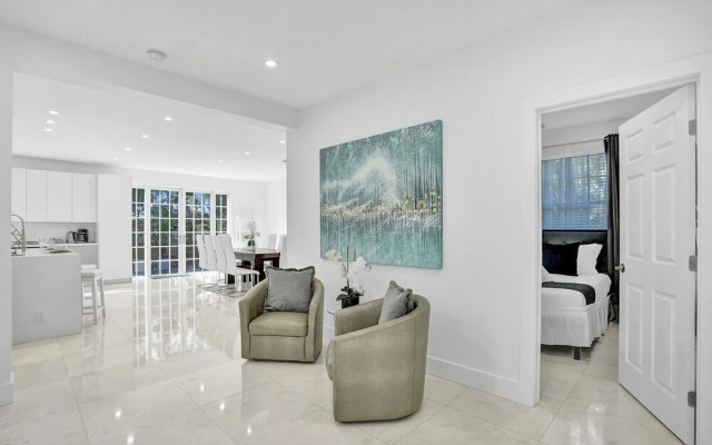 4BR Hollywood Beach Home with Pool