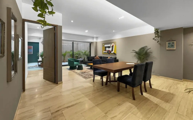 23Gh3 2BR 2.5 Baths with a Private Patio