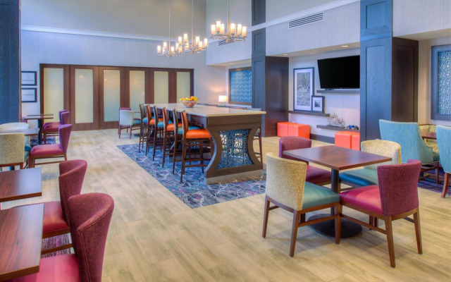 Hampton Inn & Suites Wixom