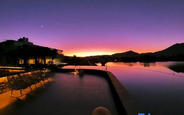 EARTHGAZE•STARSPANNG: 180-Degree Snow Mountain View Homestay (Lijiang Ancient Town Branch)