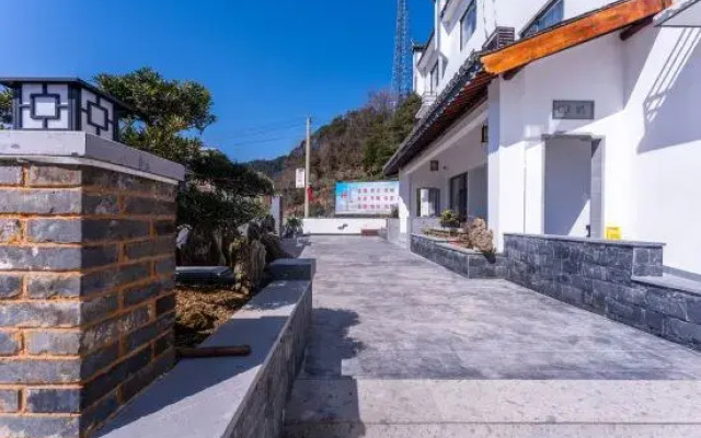 Yueke Village Country Inn