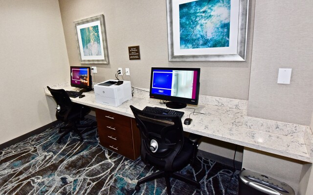 Hampton Inn & Suites Oakwood Village-Cleveland