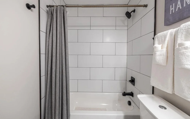 Open Floor Mesa Gable Vacation Home with Heated Pool by Redawning