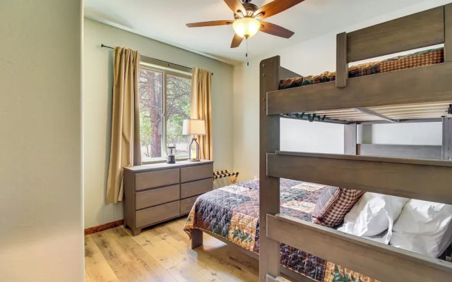 Fire Pit + Deck: Airy Cabin Near Pinetop Lakes
