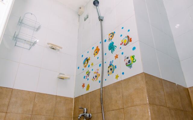 Spacious And Comfy 1Br At Green Pramuka City Apartment